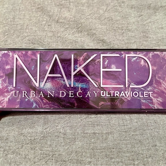 Naked ultraviolet - Picture 1 of 2